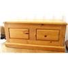 Image 1 : Pine blanket box (214)