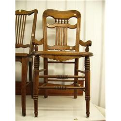 Antique oak chair (214)