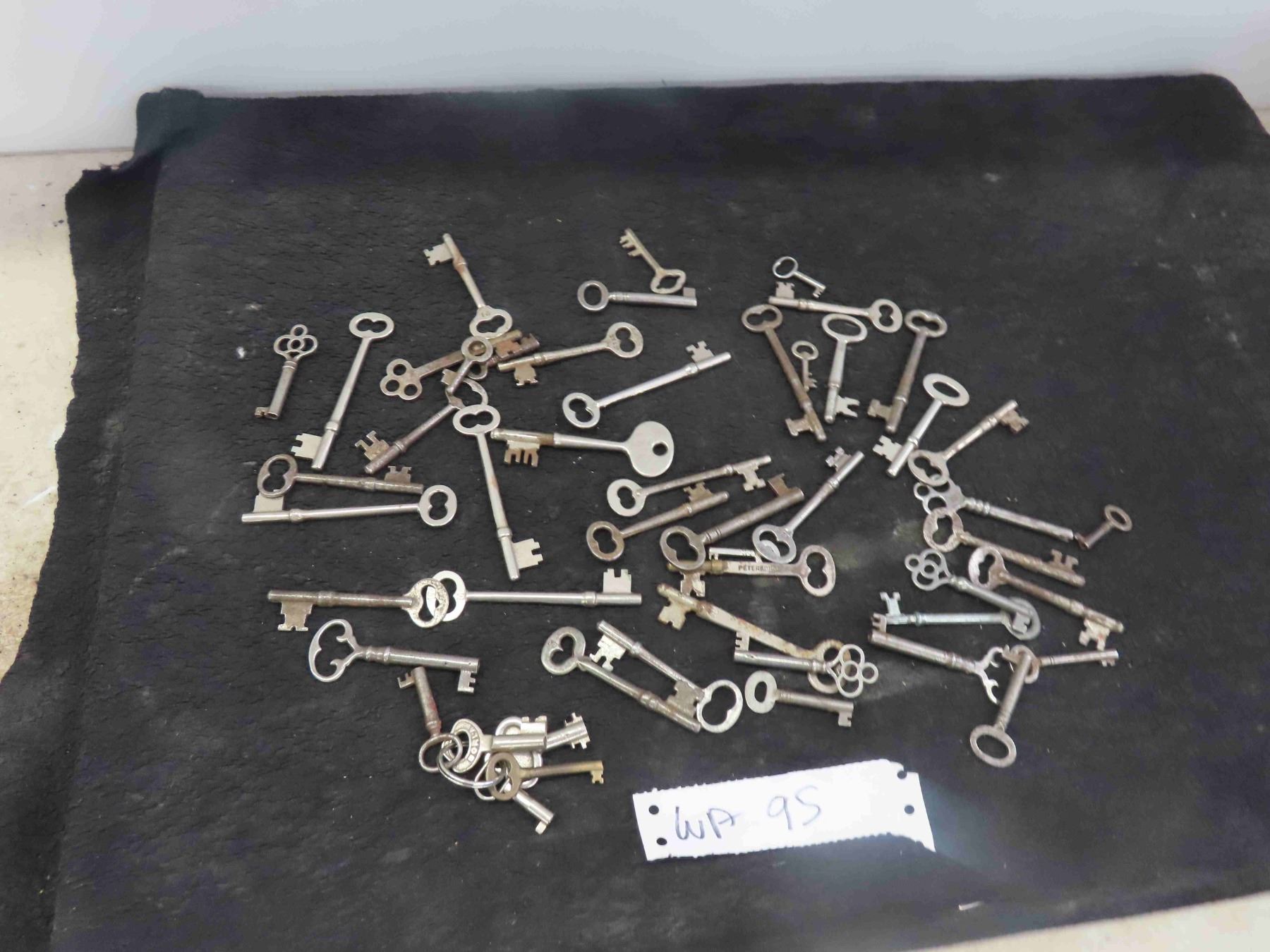 50 Vintage Skeleton Keys