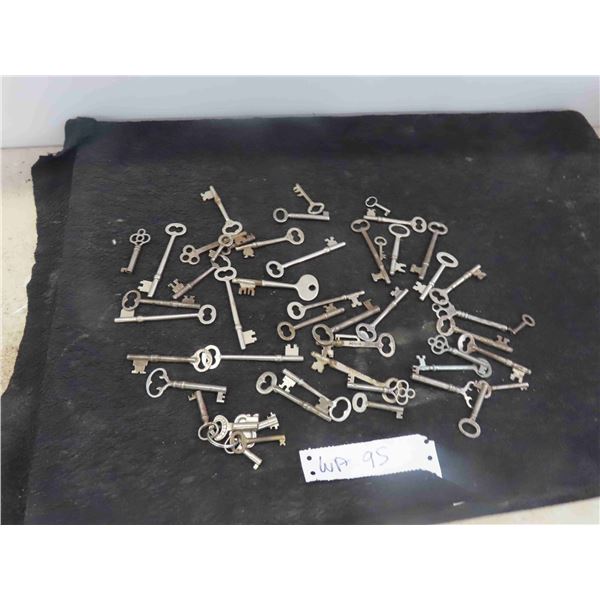 50 Vintage Skeleton Keys