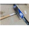 Image 3 : New 24'' Squeegie 