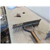 Image 2 : Rake, Hoe