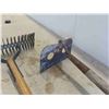 Image 3 : Rake, Hoe