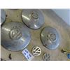 Image 3 : 5 Volkswagon Hubcaps, 2 Emblems
