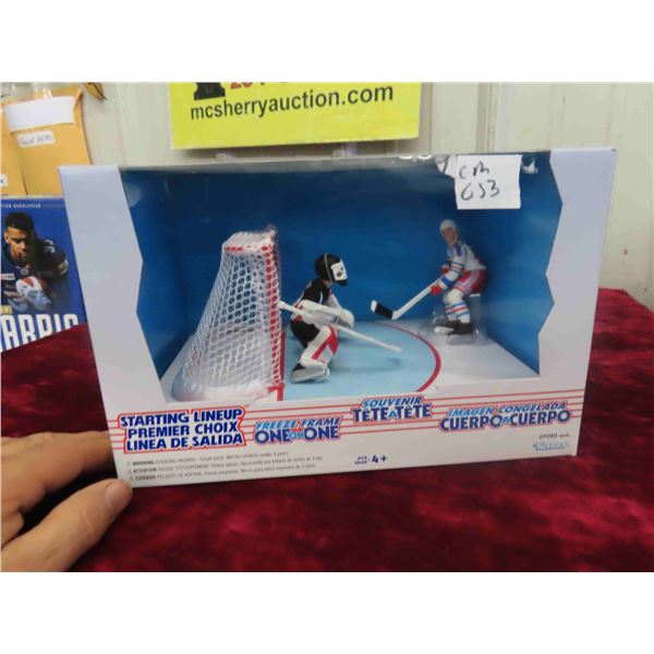 Wayne Gretzky vs Dominik Hasek Starting Line Up Figures