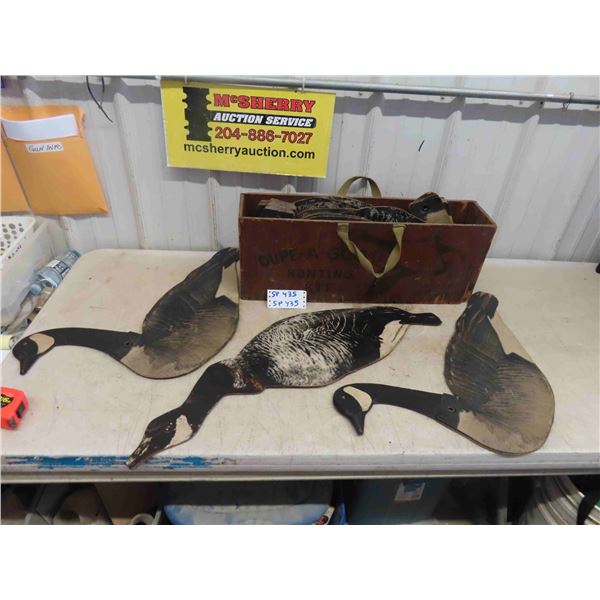 Dupe a Goose Hunting Kit by Dunster Crate, 11 Vintage Folding Geese Decoys 