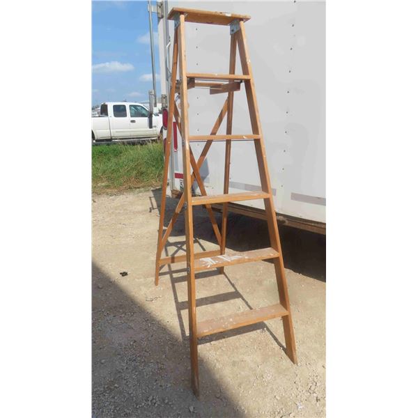 6ft Wooden Ladder - Good Condition