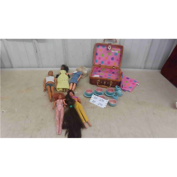Vintage Childs Glass Tea Set 12pce with Case , 5 Barbies 
