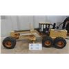 Image 1 : John Deere Metal Grader 23'' x 9'' x 8 1/4'' 