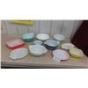 Image 1 : 9 Pieces of Pyrex Including Mixing Bowls, Pie Plate, 2 Pieces of Fire