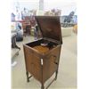 Image 2 : Victor Cabinet Gramophone with Extra Needles