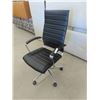 Image 2 : Office Chair Swivel/Adjustable