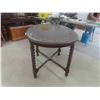 Image 3 : 1/4 Cut Oak Table with Carved Details and Jacob Bean Twist Legs 30'' x 32'' 