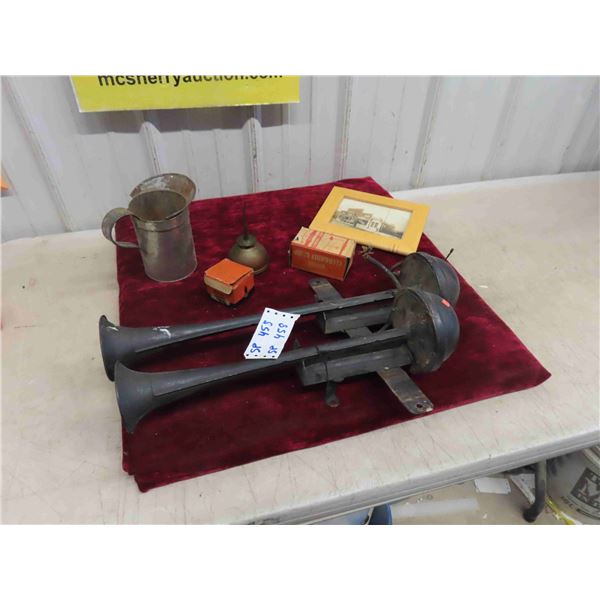 Picture of Early Gas Station/Garage , Truck Horn, Singer Squirt Can, Parts 