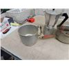 Image 8 : Heavy Pot, Sifter, Water Bucket, Power Meat Grinder, Kettle, Plus 