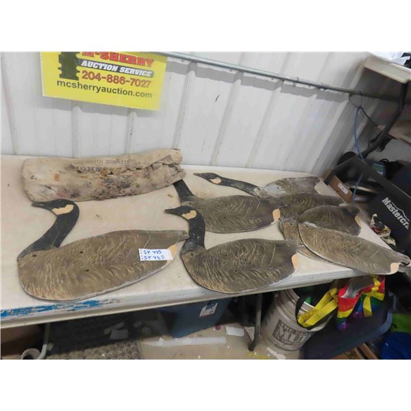 8 Johnson Folding Geese Decoys with Metal Stakes and Bag (Bag is Rough)