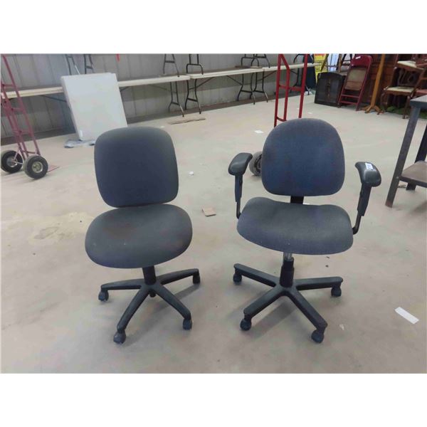 2 Office Chairs Swivel and Adjustable 