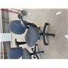 Image 2 : 2 Office Chairs Swivel and Adjustable 