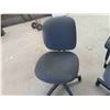 Image 5 : 2 Office Chairs Swivel and Adjustable 