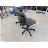 Image 6 : 2 Office Chairs Swivel and Adjustable 
