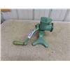 Image 2 : Harper Porcelain Green Meat Grinder