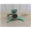 Image 3 : Harper Porcelain Green Meat Grinder