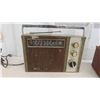 Image 8 : Collection of Radios, Clock Radios & More 