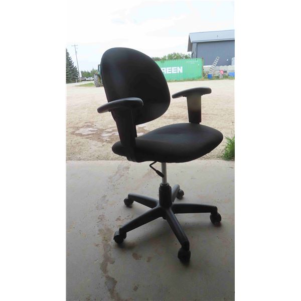 Rolling/Swivel Office Chair 