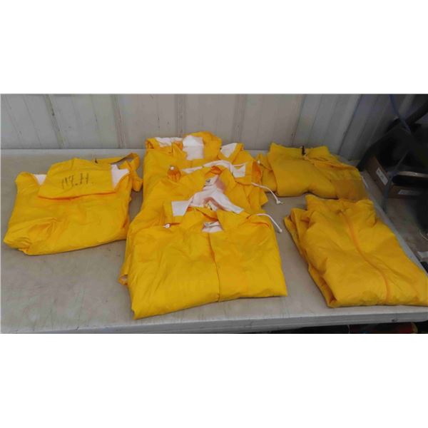 Rainsuits Size XL : 4 Coats, 1 Pant, 1 Bibbed Pant