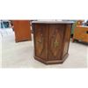 Image 5 : 2 End Tables - 1 Has Glass Top