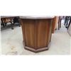Image 7 : 2 End Tables - 1 Has Glass Top