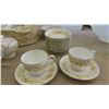 Image 7 : 75+ Pieces of Wedgewood Mimosa 