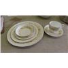 Image 8 : 75+ Pieces of Wedgewood Mimosa 
