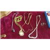 Image 2 : Jewelry Box and Fashion Jewelry : Brooches, Necklaces & More 