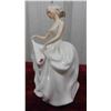 Image 3 : 2 Royal Doultons: 1982 Tracy 7 1/2'' Tall , 1979 Bride 8'' Tall 