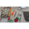 Image 3 : Kitchenware: Angel Food Pan , Sifter, Muffin Tin, Rolling Pin, Corningware
