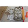 Image 4 : Kitchenware: Angel Food Pan , Sifter, Muffin Tin, Rolling Pin, Corningware