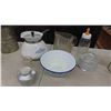 Image 6 : Kitchenware: Angel Food Pan , Sifter, Muffin Tin, Rolling Pin, Corningware