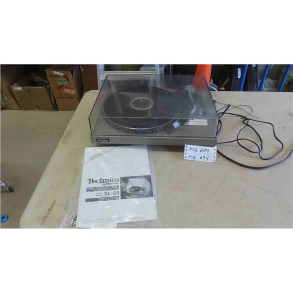 Technics Belt Drive Turntable with Dust Cover