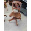 Image 2 : 2 Oak Swivel Office Chairs 