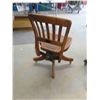 Image 4 : 2 Oak Swivel Office Chairs 