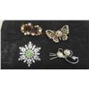 Image 3 : Vintage Jewelry: Brooches, Rings, Gold/Gold Covered Charms & More 