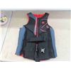 Image 2 : 4 Life Floatation Devices Sizes: (1) Medium, (2) XL, (1) Child 