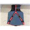 Image 3 : 4 Life Floatation Devices Sizes: (1) Medium, (2) XL, (1) Child 