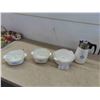 Image 1 : 4 Corningware Pieces: 3 Casserole with Lids, Coffee 