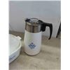 Image 2 : 4 Corningware Pieces: 3 Casserole with Lids, Coffee 