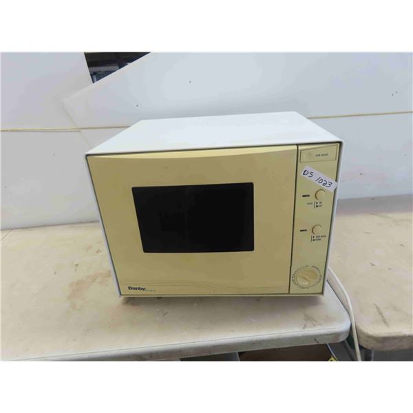 Danby Counter Top 'Bachelors Special' Dish Washer 17'' x 22'' x 18 1/2'' 