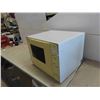Image 2 : Danby Counter Top 'Bachelors Special' Dish Washer 17'' x 22'' x 18 1/2'' 