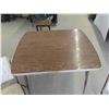 Image 3 : Retro Table 30'' x 37'' x 30'' , 2 Chairs 
