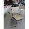 Image 4 : Retro Table 30'' x 37'' x 30'' , 2 Chairs 
